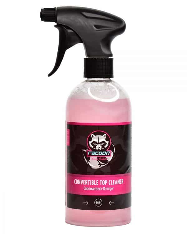 Priehľadná fľaša s rozprašovačom obsahujúca čistič striech kabrioletov svetlo ružovej farby s etiketou autokozmetiky Racoon Cleaning Products