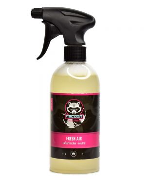 Priehľadná fľaša obsahujúca prípravok na odstranenie zápachov Fresh Airˇžltkastej farby s etiketou autokozmetiky Racoon Cleaning Products