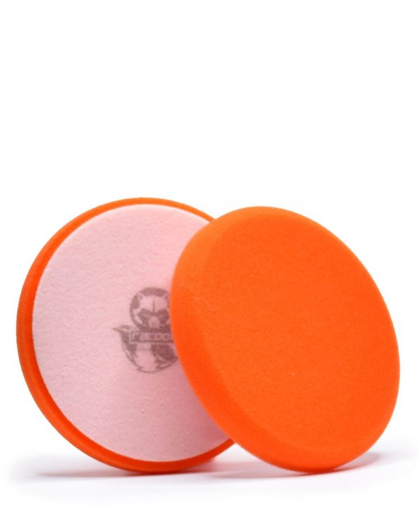 dva oranžové stredne tvrdé penové leštiace kotúče s logom autokozmetiky Racoon Cleaning Products