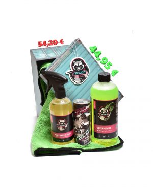 darčeková krabička ako set produktov autokozmetiky Racoon Cleaning Products, Zelená sušiaca utierka Racoon, priehľadné fľaše s produktmi, zelený autošampón Green Mamba, žltočíry tekutý vosk Wet Shiled gloss, energetický nápoj Racoon a Závesná vôňa Racoon
